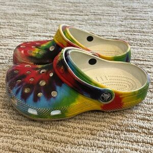 Size 1 tye die crocs generous fit